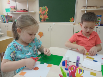 Веселая аппликация &laquo;Квадратики дружат с кружочками&raquo;